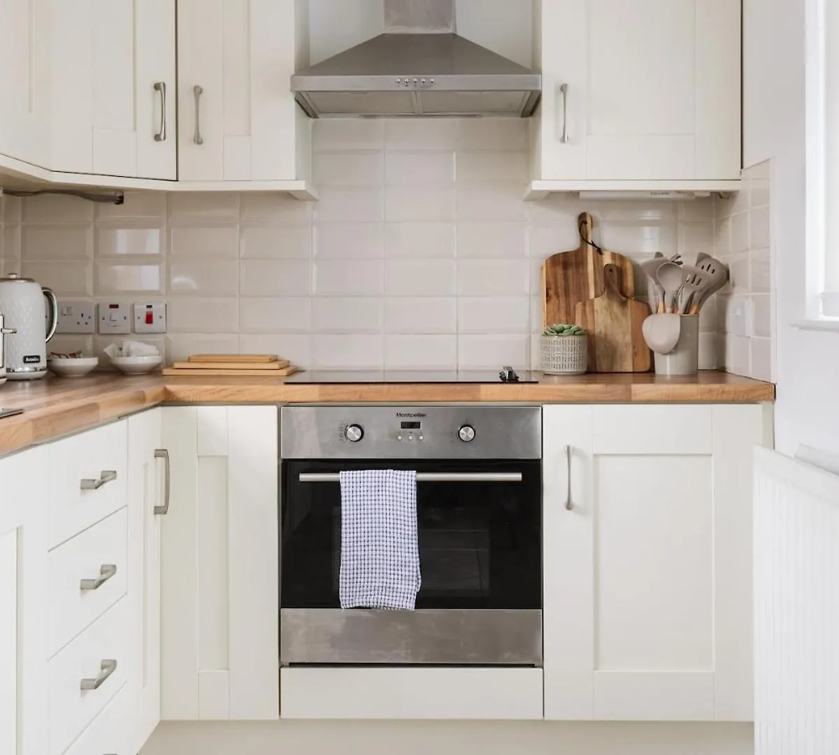 Luxurious 3 Bedroom Home In Belfasts Trendy Lisburn Road Sleeps 6 Modern & Spacious 0*, Belfast United Kingdom