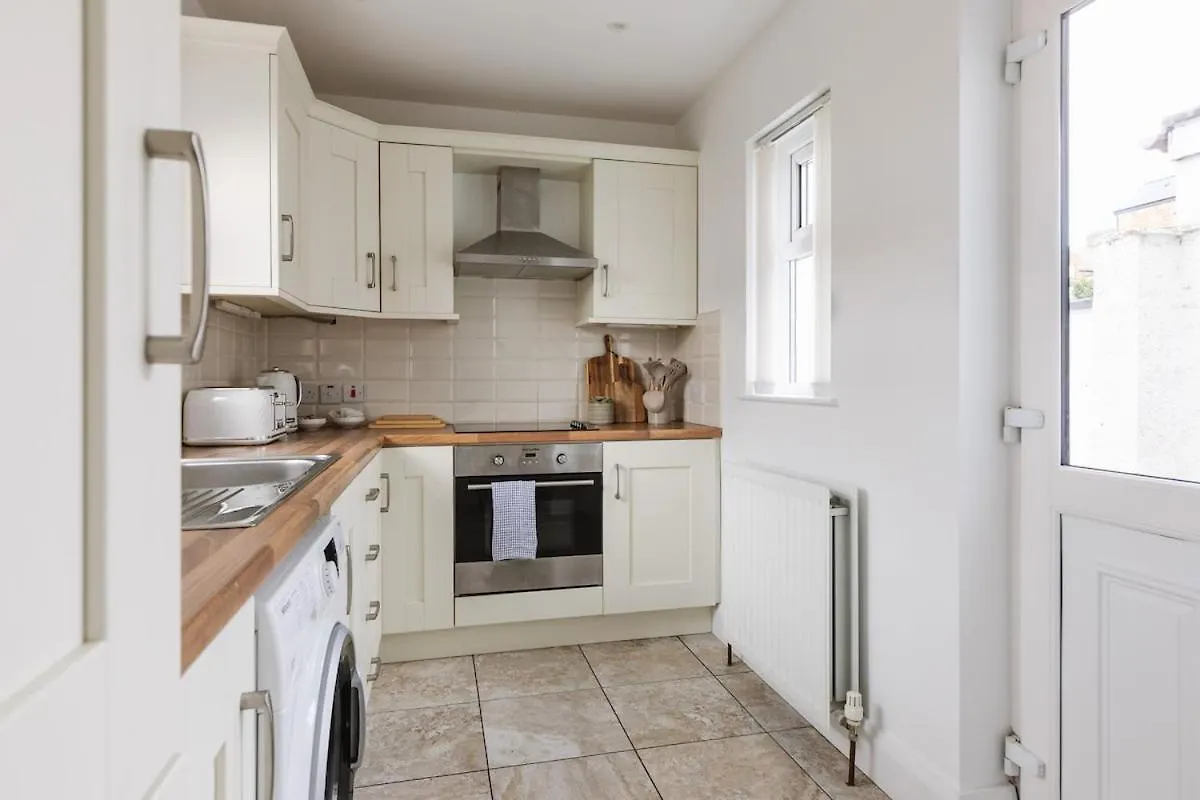 Luxurious 3 Bedroom Home In Belfasts Trendy Lisburn Road Sleeps 6 Modern & Spacious 0*, 贝尔法斯特 英国