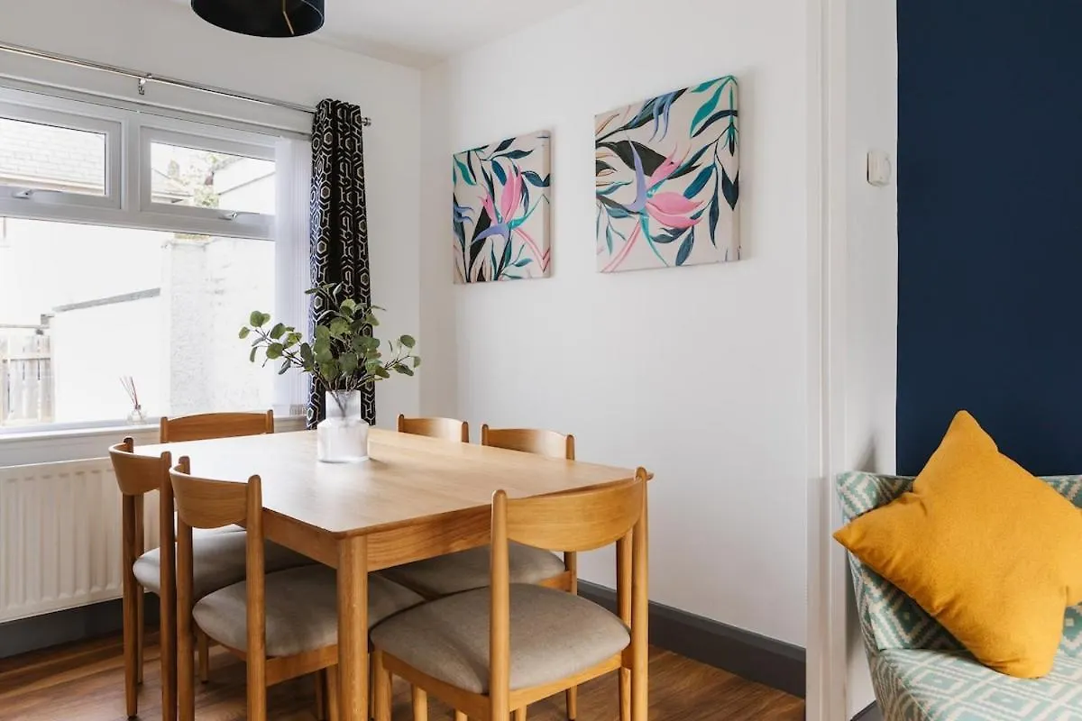 Apartment Luxurious 3 Bedroom Home In Belfasts Trendy Lisburn Road Sleeps 6 Modern & Spacious United Kingdom