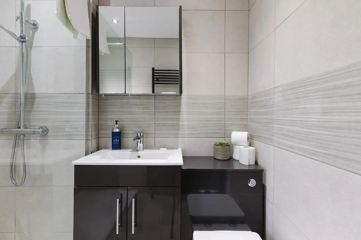公寓 Luxurious 3 Bedroom Home In Belfasts Trendy Lisburn Road Sleeps 6 Modern & Spacious 英国