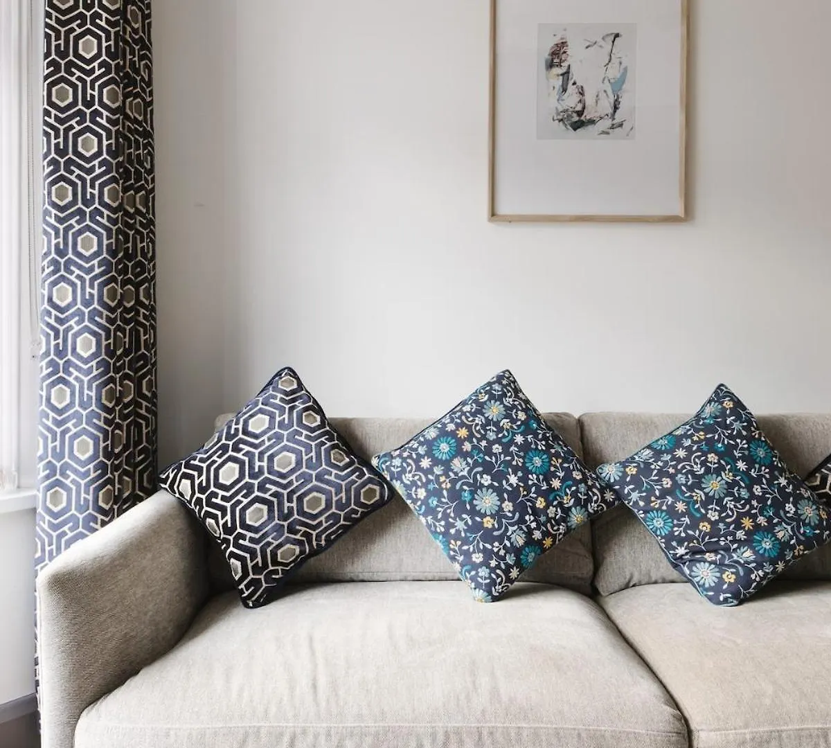Luxurious 3 Bedroom Home In Belfasts Trendy Lisburn Road Sleeps 6 Modern & Spacious Apartment Belfast