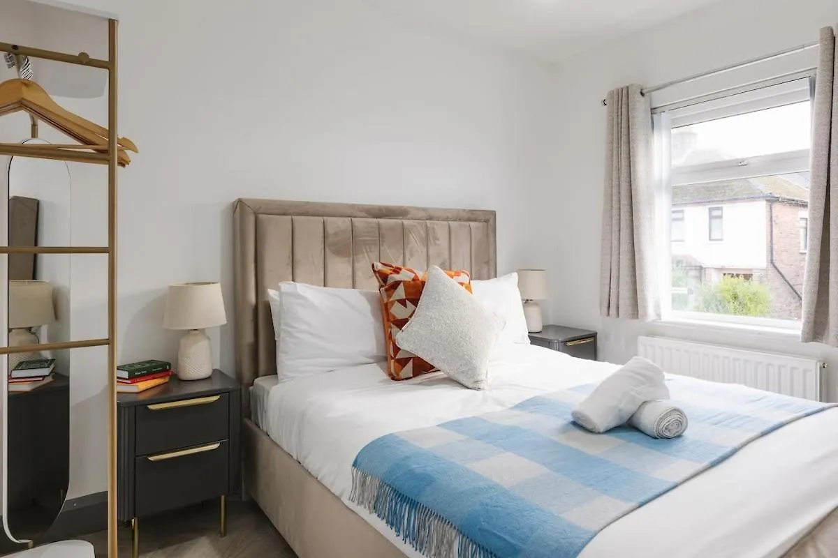 Apartment Luxurious 3 Bedroom Home In Belfasts Trendy Lisburn Road Sleeps 6 Modern & Spacious