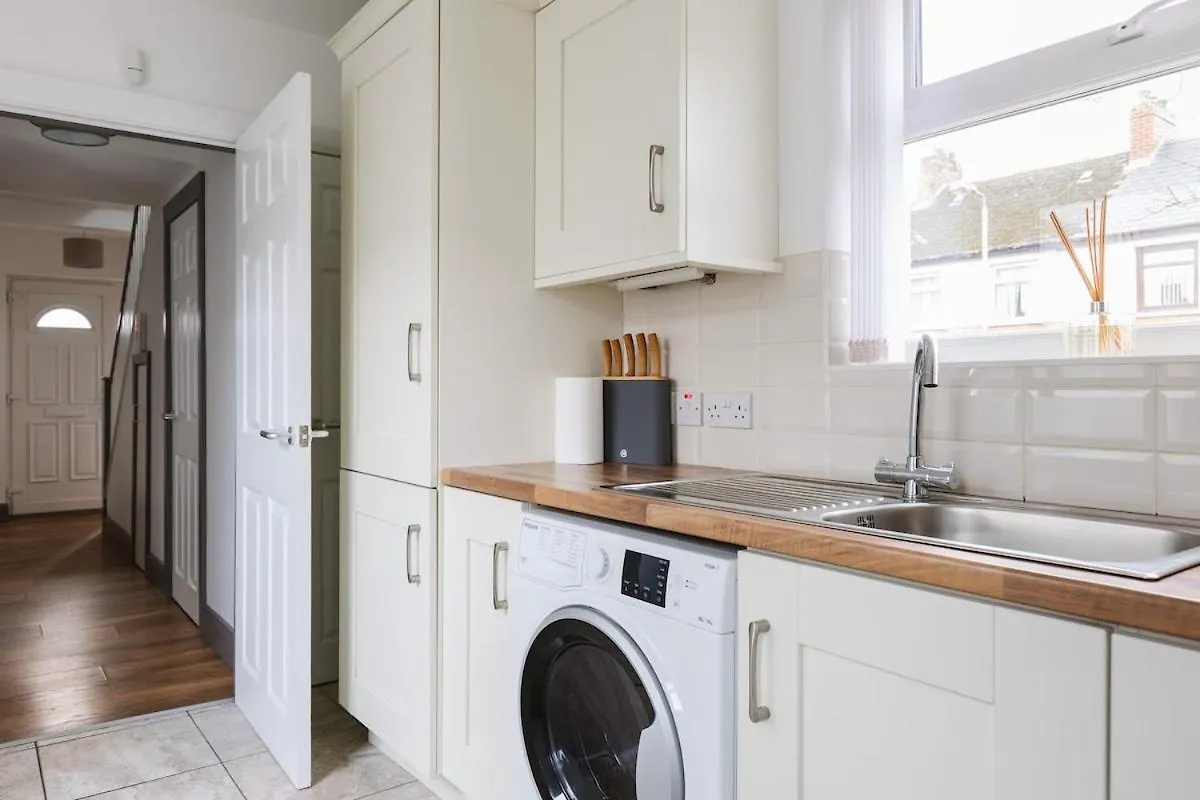 Luxurious 3 Bedroom Home In Belfasts Trendy Lisburn Road Sleeps 6 Modern & Spacious Apartmán
